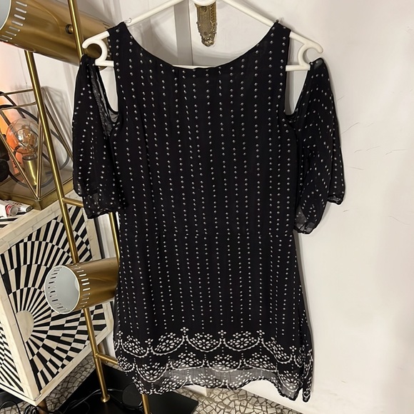 Love Generation Dress with Off Shoulder Sleeeve - Picture 4 of 5